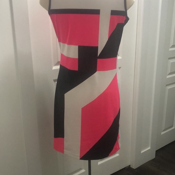 Find pink, black and white dress looks great on - Picture 3 of 3